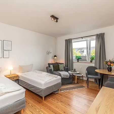 Apartman Fewo1846 - Kommood - Zentral Gelegenes Studio-apartment Mit Balkon Im Hochparterre