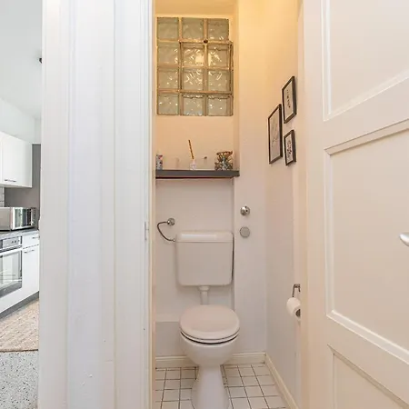 Fewo1846 - Kommood - Zentral Gelegenes Studio-apartment Mit Balkon Im Hochparterre Фленсбург