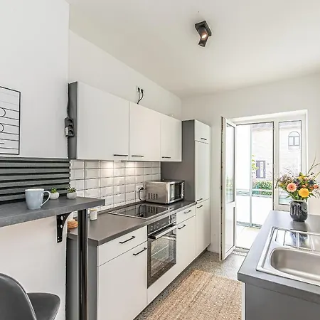 Апартаменты Fewo1846 - Kommood - Zentral Gelegenes Studio-apartment Mit Balkon Im Hochparterre Фленсбург