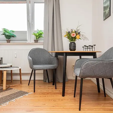 Апартаменты Fewo1846 - Kommood - Zentral Gelegenes Studio-apartment Mit Balkon Im Hochparterre *